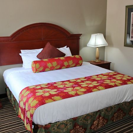 Rodeway Inn & Suites Columbia Exterior photo