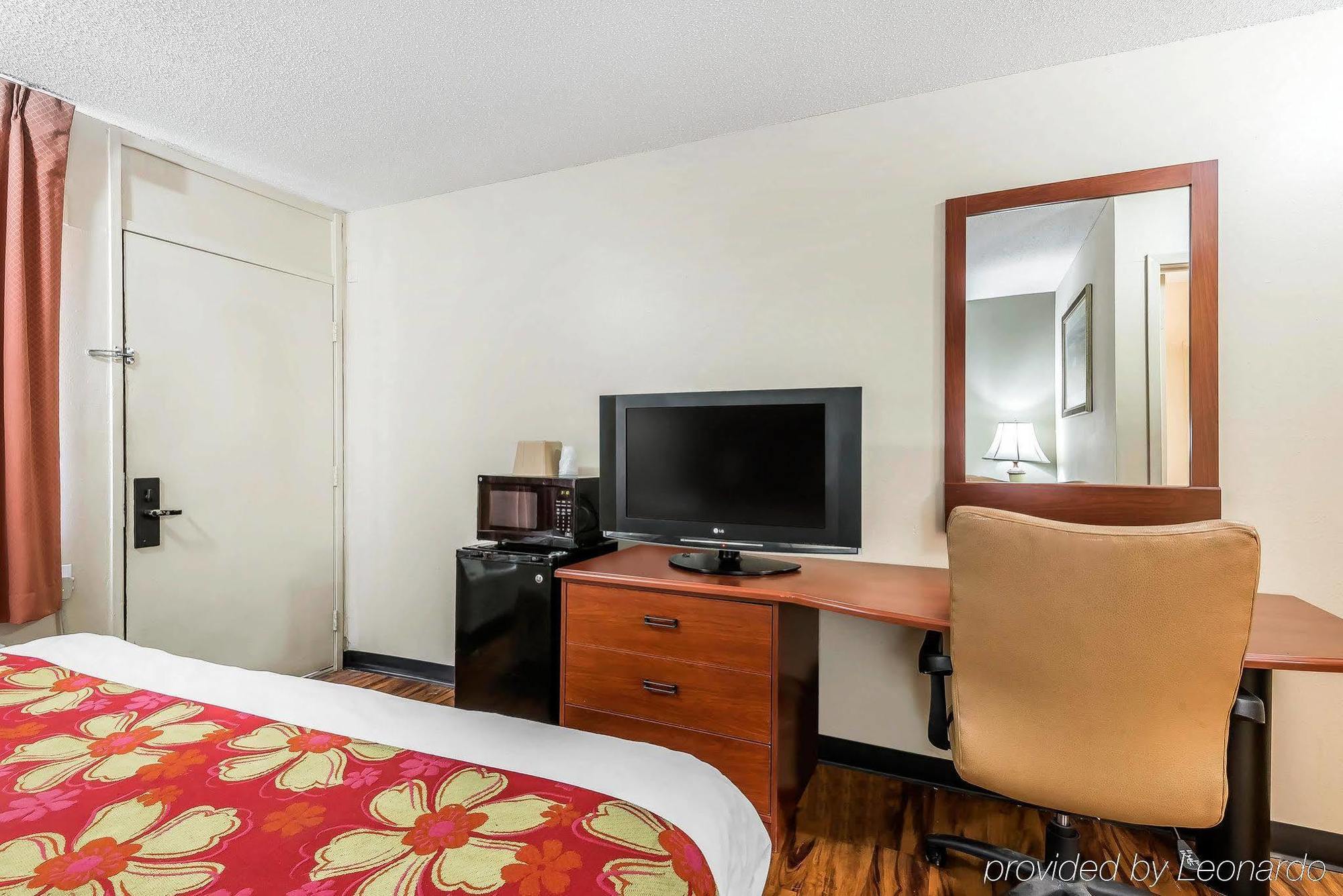 Rodeway Inn & Suites Columbia Exterior photo
