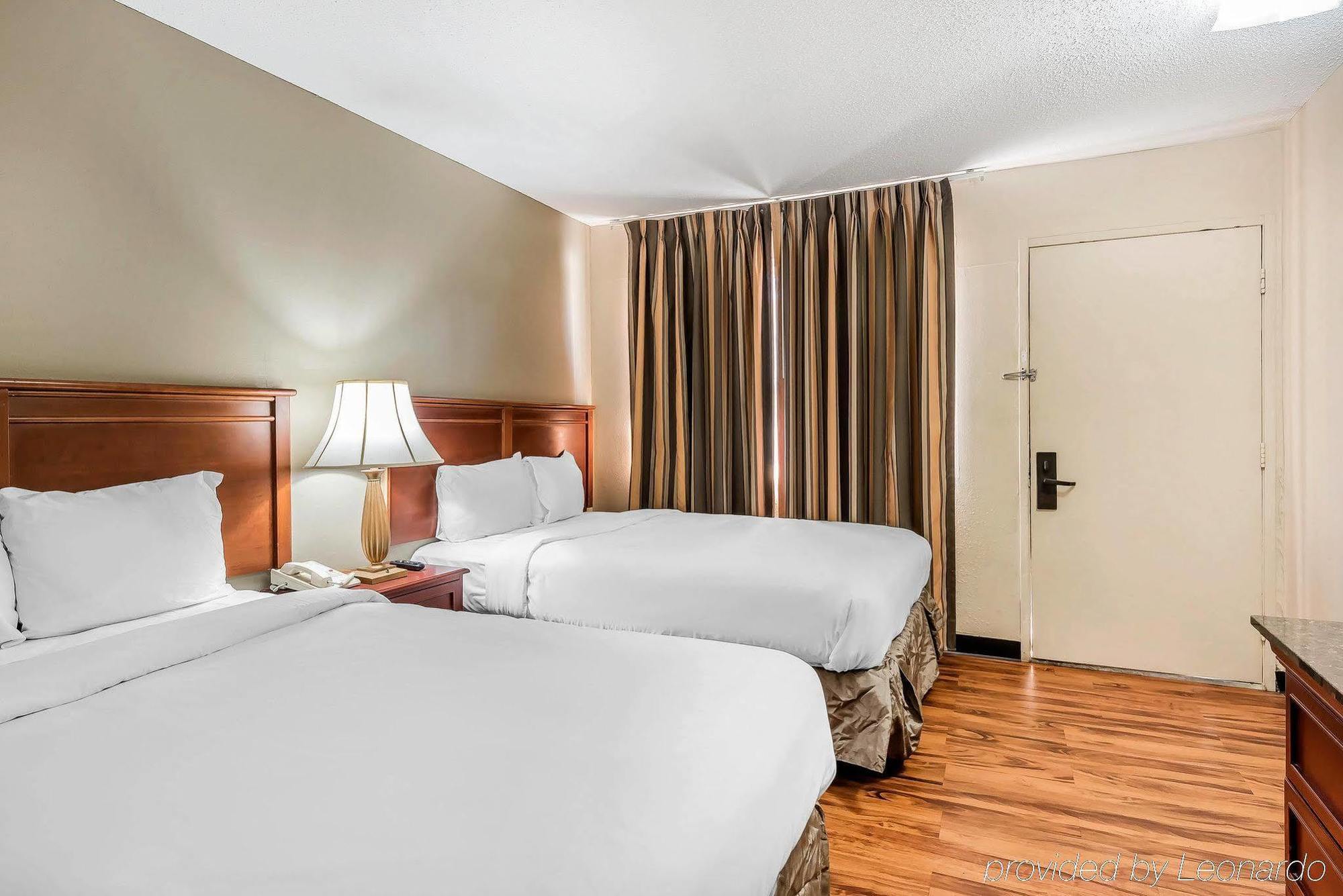 Rodeway Inn & Suites Columbia Exterior photo