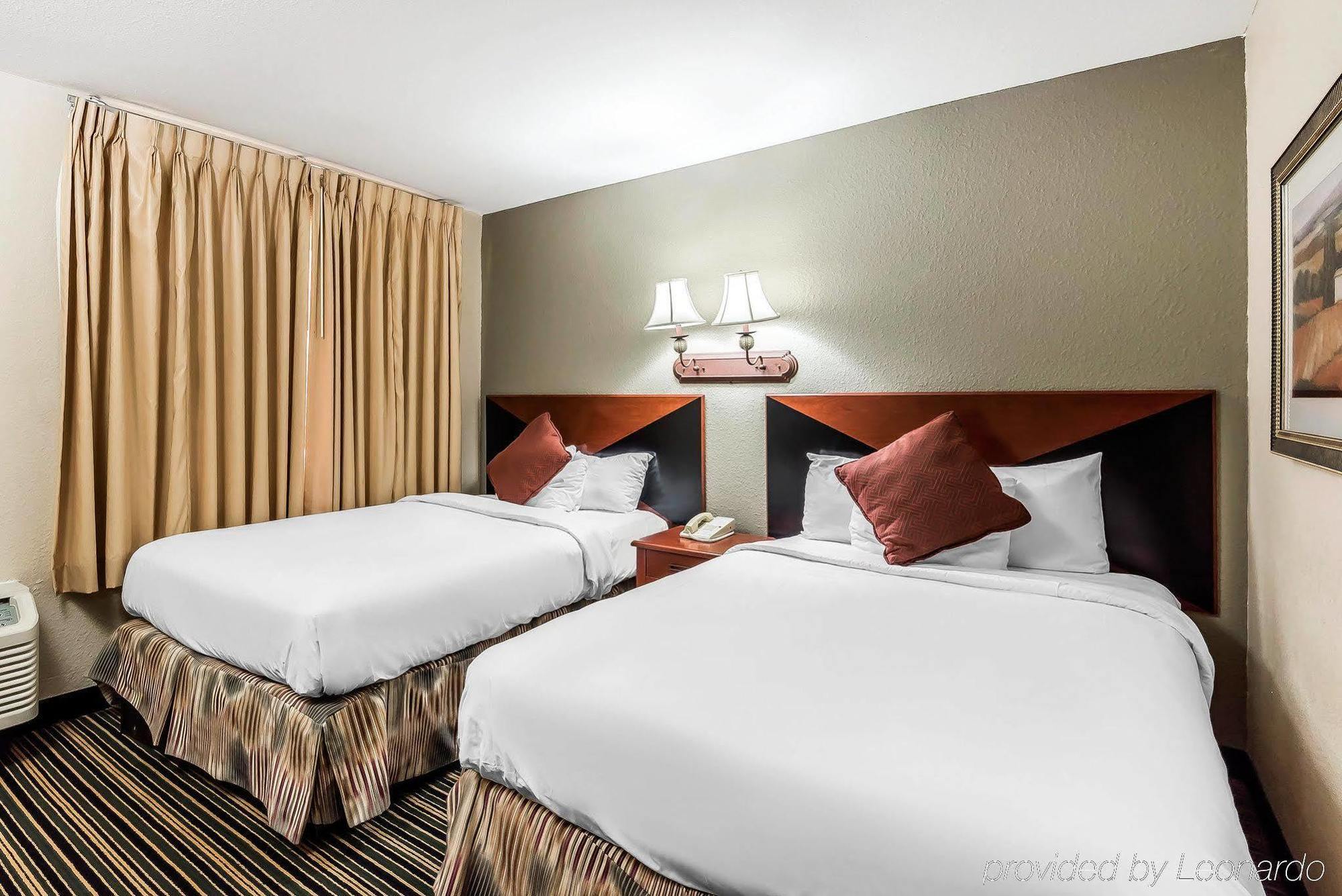 Rodeway Inn & Suites Columbia Exterior photo