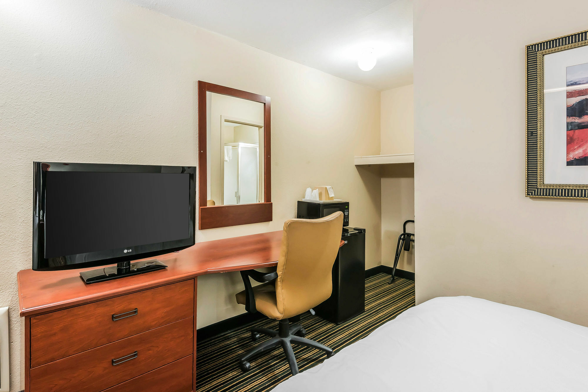 Rodeway Inn & Suites Columbia Exterior photo
