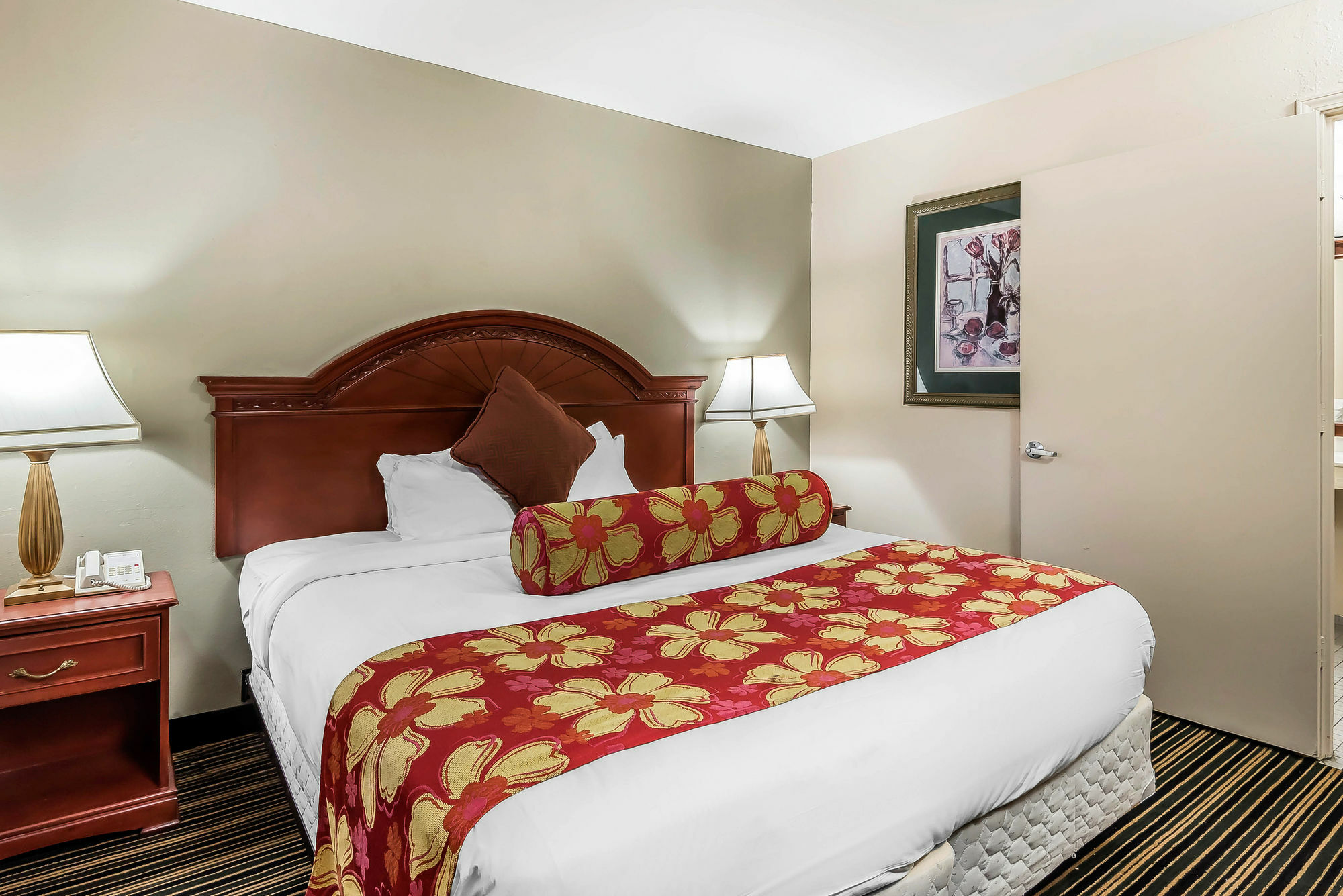 Rodeway Inn & Suites Columbia Exterior photo