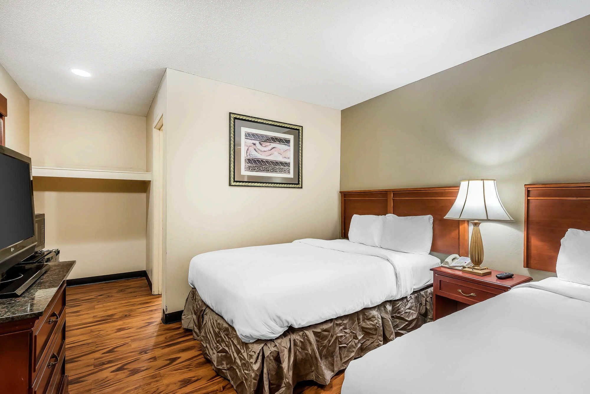Rodeway Inn & Suites Columbia Exterior photo