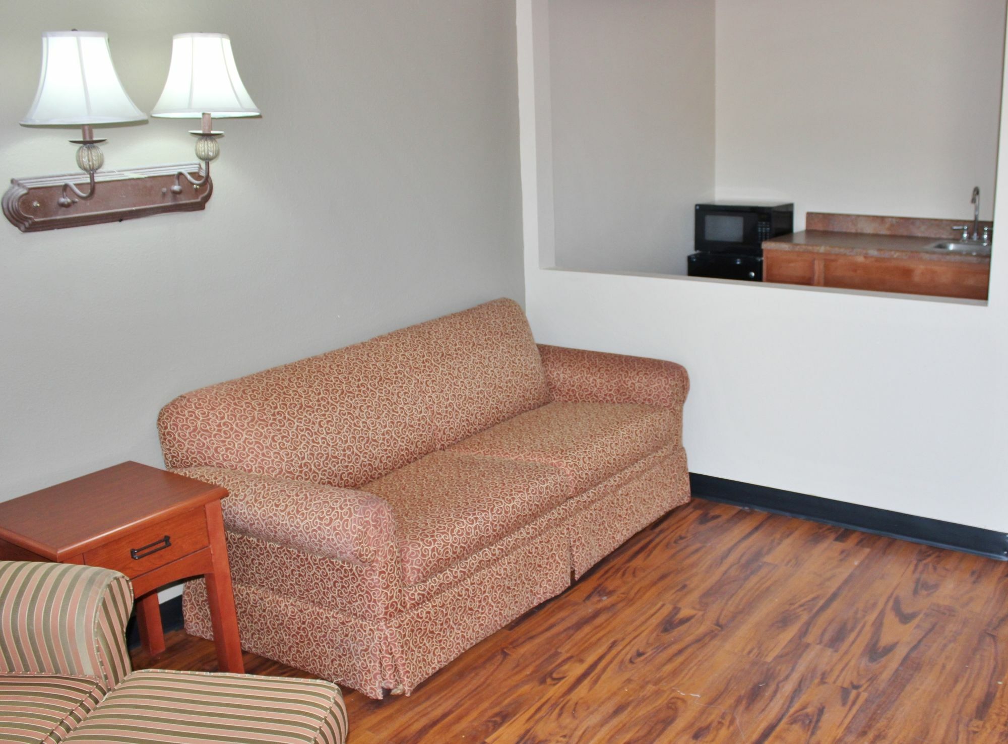 Rodeway Inn & Suites Columbia Exterior photo