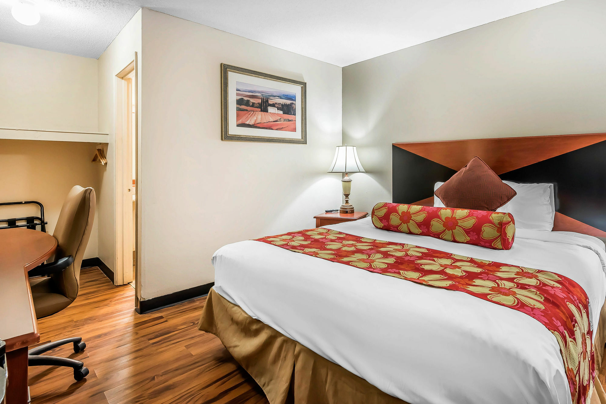 Rodeway Inn & Suites Columbia Exterior photo