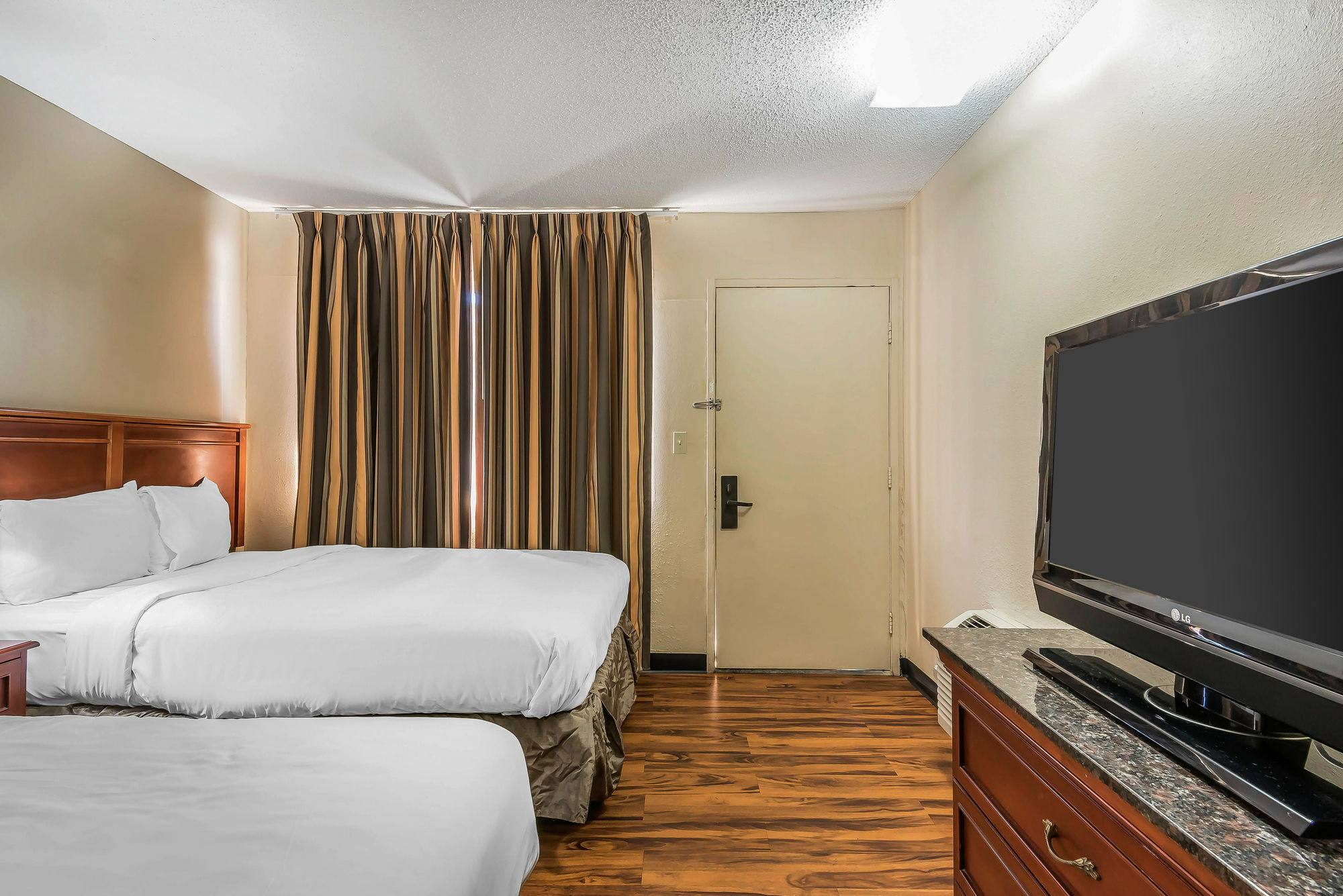 Rodeway Inn & Suites Columbia Exterior photo